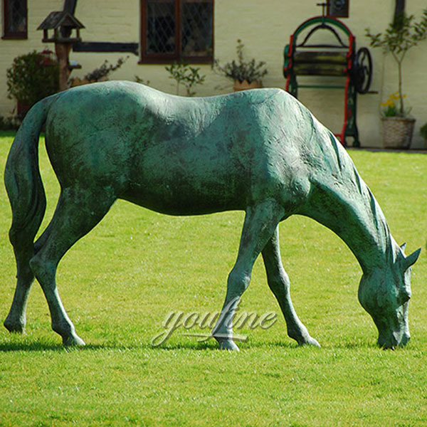 Outdoor decor metal craft bronze horse standing graze for sale